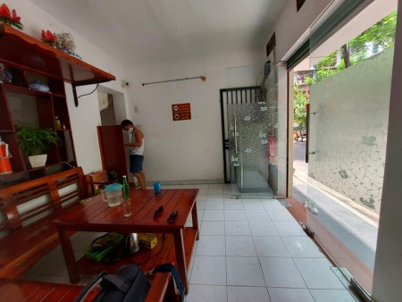 Bán nhà tập thể tầng 1 Hoàng Quốc Việt, diện tích 58m2, kinh doanh đỉnh, giá bán 2.35 tỷ