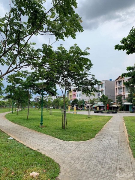 Bán 2 lô đất nền 90m2/lô thổ cư 100%, đường 16m cách Coopmart 500m sổ hồng sẵn giá tốt