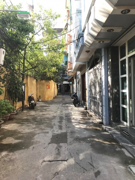 Bán nhà Nguyễn Lân, dt 35m2, 4 tầng đúc view sân bóng ngõ ô tô giá 4.35 tỷ