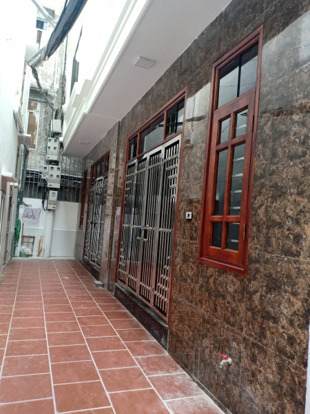 Bán nhà ngõ 81 rộng thoáng, đúc 5 tầng cần bán nhanh, gí 4.2 tỷ, lh 0904601503