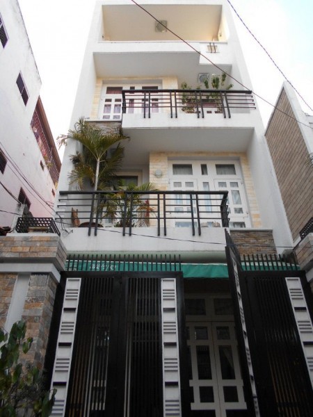 Bán nhà 2 lầu, hẻm xe hơi 5m, 4 phòng ngủ, có sân phơi đồ, dt 40m2, lhcc