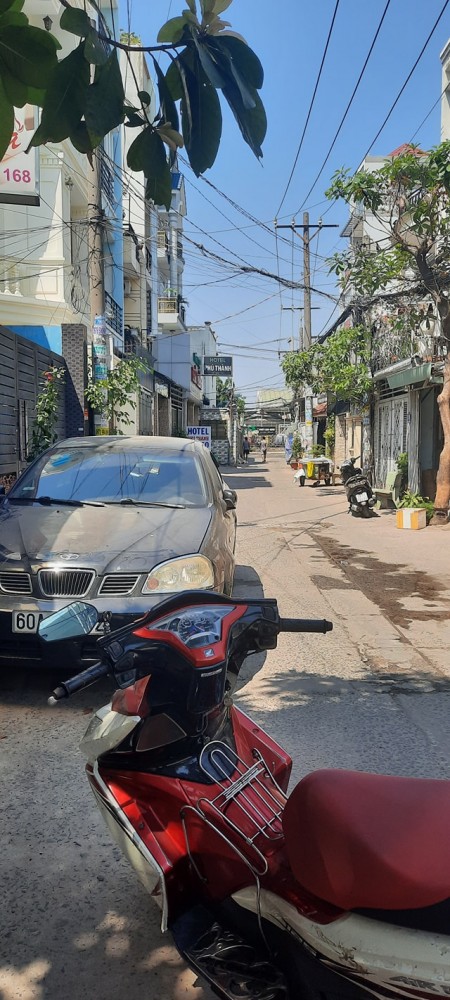 Hẻm xe hơi Dương Đức Hiền, 2 tầng bê tông cốt thép, giá chỉ 4 tỷ còn TL. LH 0979847570