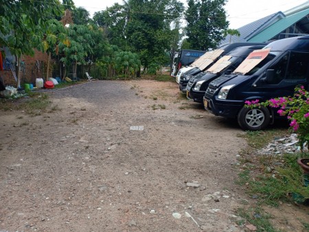 Đất 2 mặt tiền gần chợ đường nhựa 8m, giá bán 13.5 triệu/m2, đường bờ kè 12m, lhcc