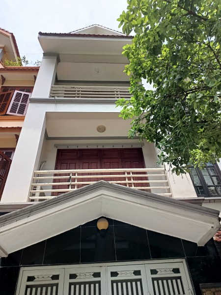 Bán nhà liền kề ngõ 2 phố Nam Dư, Quận Hoàng Mai, dt 100m2 nhà 3.5 tầng có sân vườn gara ôtô, giá 8.8 tỷ