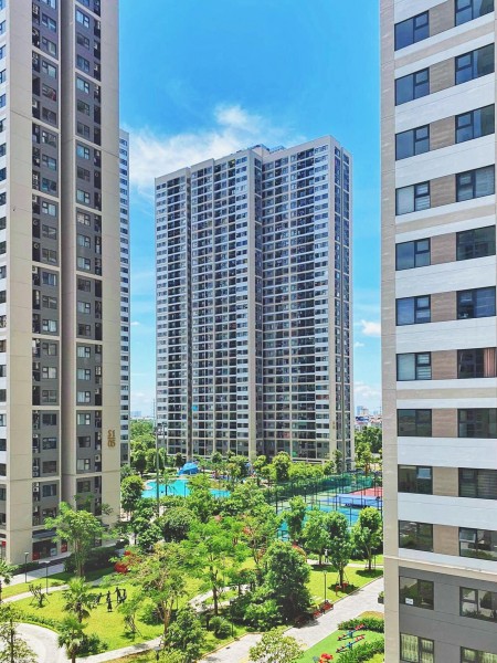 Bán quỹ căn 2pn+1 2 wc, dt 65m2, giá bao phí 2.1 tỷ, chung cư Vinhomes Smart City