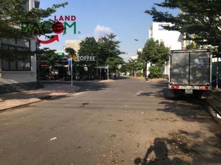 Bán nhà 1T2L thiết kế sang trọng ngay KDC long bình mặt kinh doanh giá chỉ 5ty2