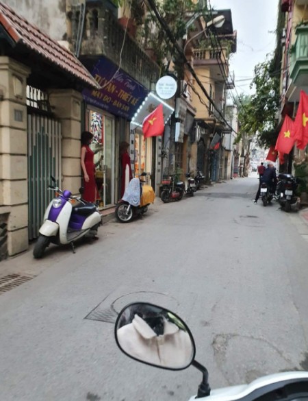 Bán nhà Mỹ Đình, dt 35m2, 5 tần, tặng nội thất, ô tô đường thông, giá mùa dịch nhỉnh 3 tỷ
