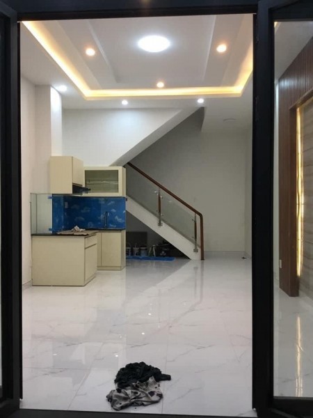 Tôi bán nhà mới, đẹp,MT Hoàng Văn Thụ, 38m x 3 tầng, giá rẻ bán gấp 4,1 tỷ. LH: 037 6966 383