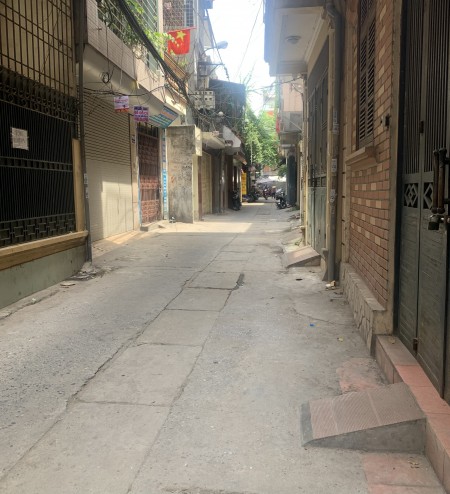 Bán nhà Hoàng Liệt view hồ Linh Đàm ngõ thông rộng dt 42m2, 4.5 tầng mt 4m2 giá 3.5 tỷ