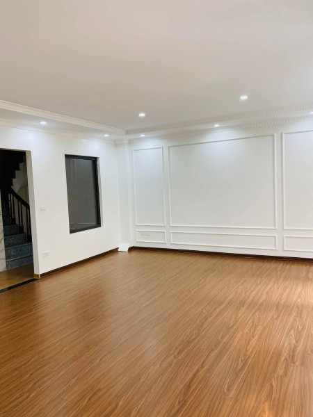 Bán nhà MP Quận Hai Bà Trưng, DT rộng, Vỉa hè, KD sầm uất, Dòng tiền khủng chỉ hơn 18 tỷ.