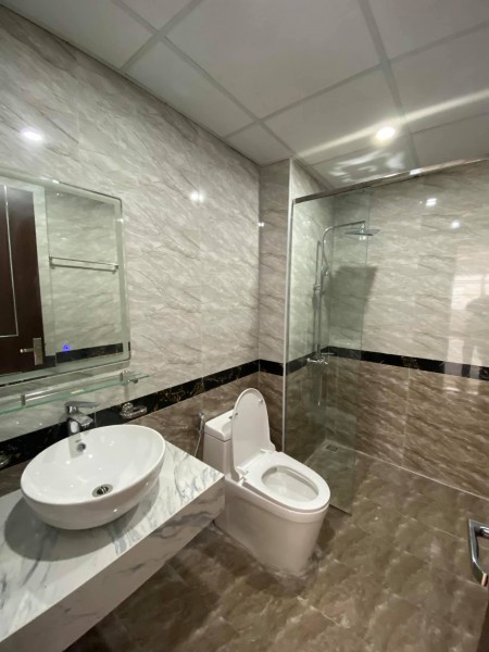 Bán nhà Tây hồ ngõ ba gác gần phố nhà mới ở ngay, dt 35m2, 5 tầng, giá. bán 3.5 tỷ
