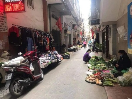 Dưới 4 tỷ, nhà 4 tầng 50m ngay gần chục chính Khương Trung, lh 0397036333