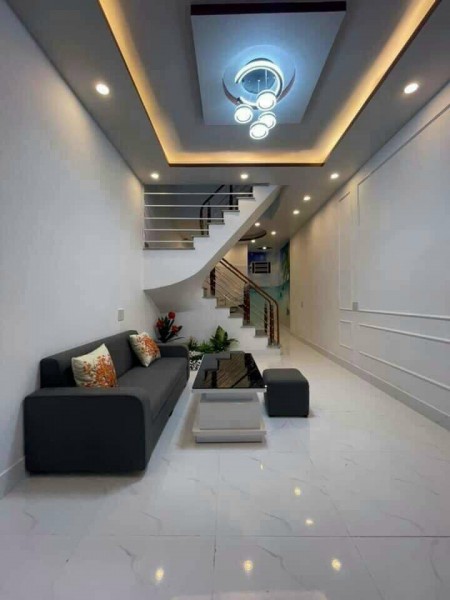 Bán nhà phố Ngô Gia Tự diện tích 33m2, giá bán nhanh 2,1 tỉ, sổ riêng
