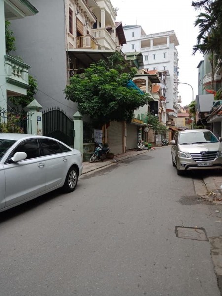 Bán nhà mặt ngõ rộng Nguyễn Văn Cừ, nhà lô góc diện tích 75m2, giá bán 8.9 tỷ