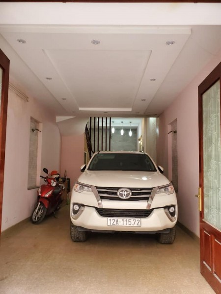 Bán nhà Hoàng Quốc Việt phân lô, vỉa hè, ô tô đỗ cửa 60m2, 4 tầng, 4.5m, giá 10.6 tỷ