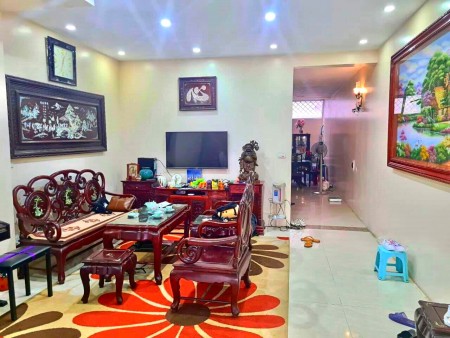 Bán nhà Huỳnh Thúc Kháng, Quận Hà Đông, vị trí đắc địa, hiếm, phô rộng ô tô tránh