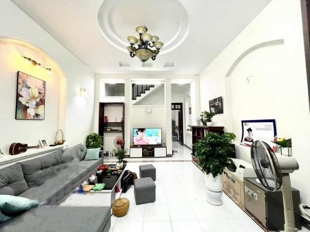 Có 1 không 2 cần bán nhà Hồ Bồ Đề full nội thất sang trọng dt 46m2, 4 tầng, giá chỉ 3.x tỷ