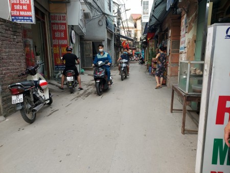 Cần tiền bán gấp phố Định Công, vỉa mét ra đường lớn, kinh doanh, khu vực dân trí cao