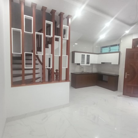 Bán nhà Xuân Đỉnh, diện tích 38m2, giá 4.4 tỷ, 5 tầng, ô tô đổ cửa, lô góc đẹp