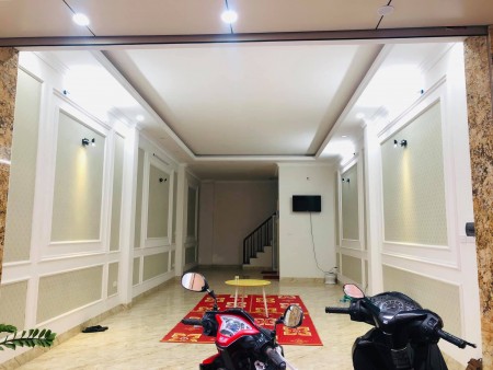 Nhà Trần Quốc Hoàn khu phân lô Bộ Công An, mới đẹp 7 tầng thang máy, thông sàn.