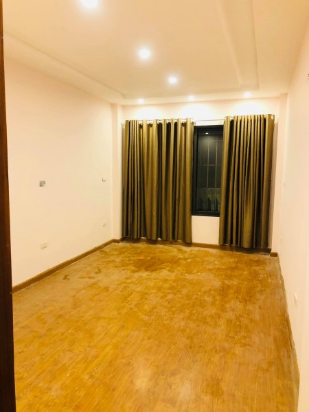 Bán nhà nhà nhỉnh 2 tỷ có ngay nhà mới đẹp trung tâm Đống Đa 6 tầng 4 phòng ngủ, sổ vuông đẹp