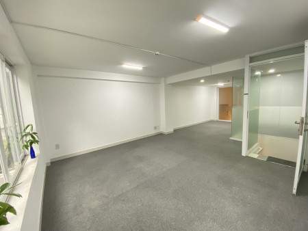 Cho thuê căn phòng dt 35m2, ngay trung tâm thành phố, camera giám sát