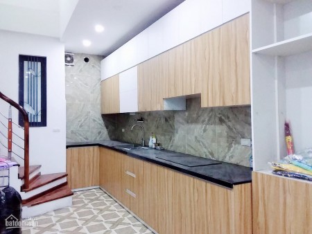 Bán nhà Vĩnh Hưng gần ô tô. ngõ rộng, thông còn mới đẹp, ở ngay, dt 40m2, giá 3 tỷ