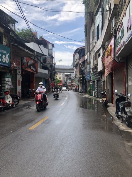 Mặt Phố Khương Đình, dt 35m2 mt 3,5m chỉ 5,8 tỷ oto tránh, kinh doanh sầm uất ngày đêm