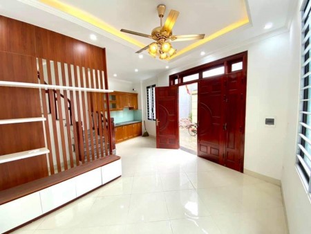 Bán nhà Ngọc Thụy, Long Biên, nhà đẹp bao rộng giá hơn 2 tỷ, lhcc