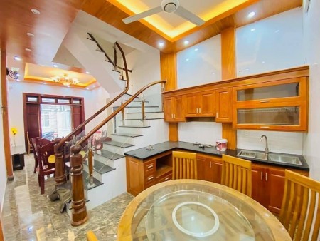 Bán nhà Bà Triệu dt 38m2 5 tầng ô tô đỗ vài mét giá bán chỉ 2,8 tỷ, mt 4.8m