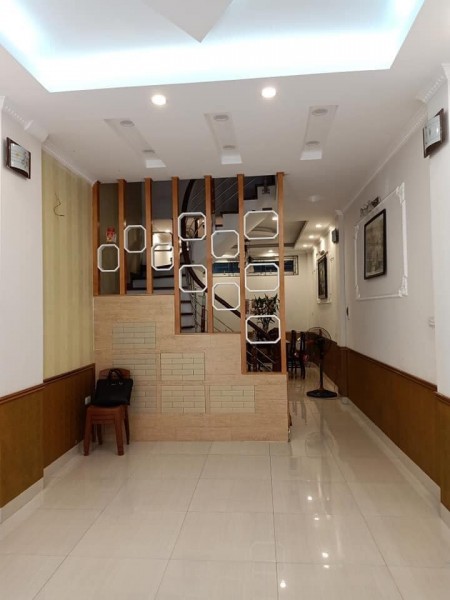 Bán nhà Nguyễn Khang lô góc 2 mặt thoáng mt 5m diện tích 46m2 đúc 4 tầng, giá 4.9 tỷ