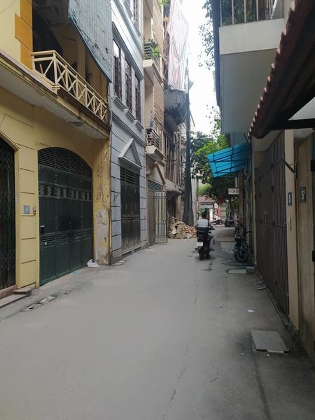 Cách ngã tư sở đúng 20m, nhà chuyên để đầu tư, mua cái lãi luôn 400tr, pháp lý đầy đủ