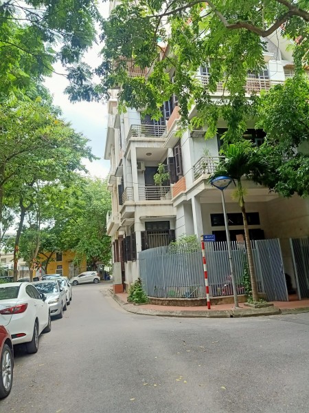 Bán biệt thự giá hời mặt tiền phố. Nguyễn Cơ Thạch, Quận Nam Từ Liêm, giá 23 tỷ