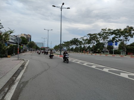 Bán nhà cấp 4 mặt tiền đường số 37 gần cầu Gò Dưa thanh phố Thủ Đức.