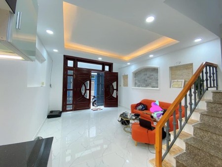 Tân Bình phường 8 bán nhà mới 5 tầng dt 36m2 giá chỉ nhỉnh giá 5 tỷ kế bên Quận 10
