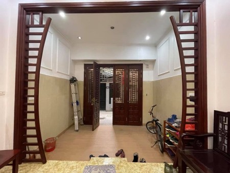 Ở Chung cư! Bán gấp Nhà vip Phố Hoa Bằng DT 60m2 mt 4m, ô tô đỗ cửa L/h 0965 128 850