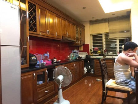 Bán Nhà mặt phố Gia Thuỵ 50m2 6ty,đường oto đỗ cửa,vị trí trung tâm quận