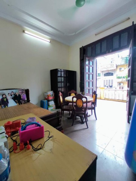 Mặt Phố Trương Định Nhà 5 Tầng Kinh Doanh Sầm Uất Như Họp Chợ Hai Bà Trưng