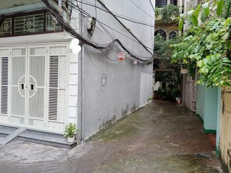 Bán nhà Phố Vũ Thạnh Đống Đa 40m2 4 tầng, lô góc, ở sướng. Giá chỉ 4.3 tỷ