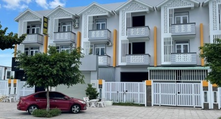 Bán nhà mặt tiền Tôn Đức Thắng, dt 5x28m, 3 tầng view biển ngất ngay, lhcc