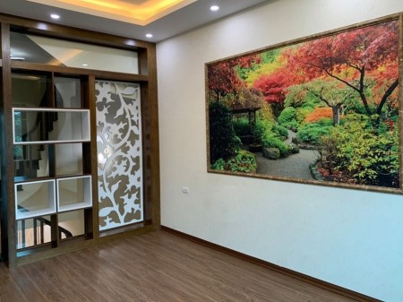 Giá tốt nhất quận Long Biên, Nhà Bát Khối, Ngõ Nông, 32m2 x 5 tầng giá chỉ 2,6 tỷ.
