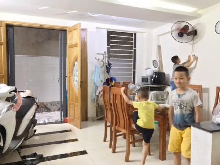 Bán nhà đường Lê Trọng Tấn 36m2 x 5 tầng, 4.7m mặt tiền, giá 3.6 tỷ. 2 mặt thoáng. Ô tô.