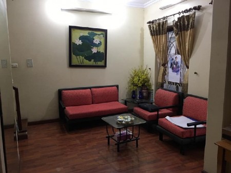 Bán nhà phố Trần Quý Cáp Quận Đống Đa, dt 40m2, 4 tầng, giá 2.6 tỷ, ô tô kinh doanh, lh 0395454603