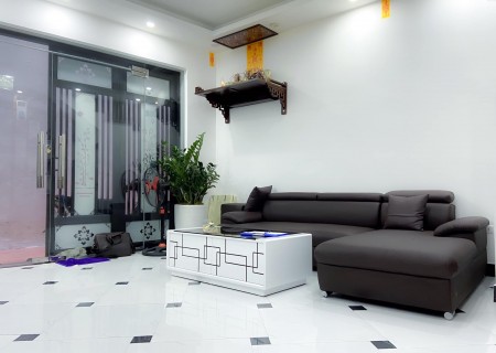 Nhà đẹp đường Hoàng Mai, 40m2 x 5 tầng, mặt tiền 4.5m, ngõ nông, về ở ngay, giá 3.6 tỷ