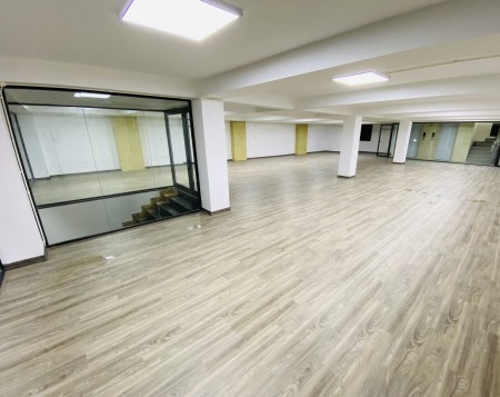 Cho thuê văn phòng phố đường Láng đầu ngã tư sở Mặt tiền rộng 7m