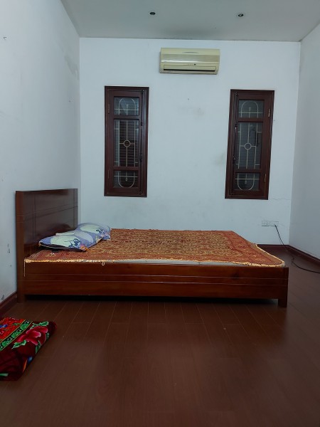 Nhà đẹp Cát Linh nhiều tầng giá hơn 2 tỷ, sổ đỏ chính chủ, thích hợp hộ gia đình nhiều thế hệ