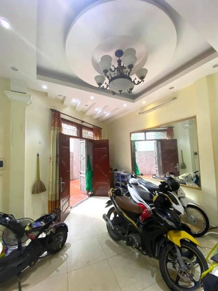 Bán nhà Hồ Từng Mậu, mt rộng, gần đường ô tô giá bán 3.2 tỷ, lh 0961427470.
