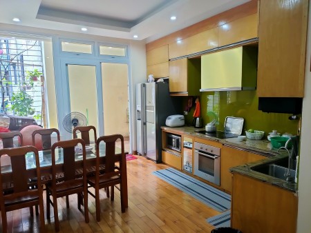 Giá sốc bán gấp nhà 78m2, 4.5 tầng, 6 pn khép kín tại Cầu Giấy, khu an ninh dân trí cao giá 5 tỷ