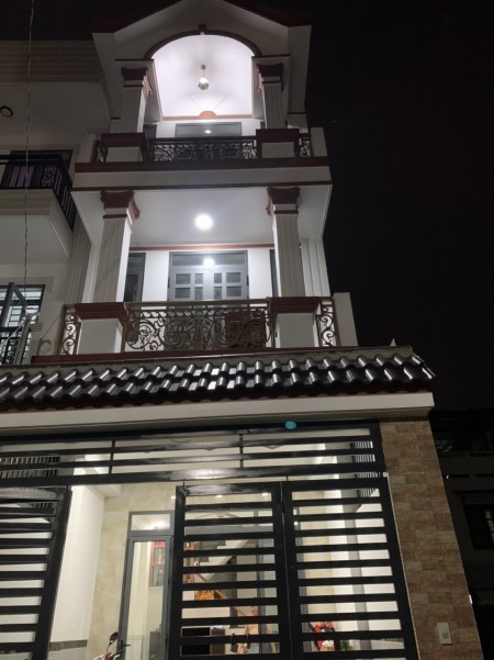 Bán nhà Linh Xuân, Thủ Đức. Gần cầu vượt Linh Xuân, cách Phạm Văn Đồng 300m