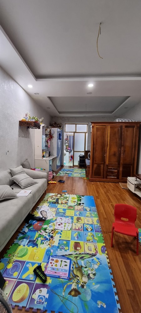 Bán nhà tập thể tầng 4 Trần Quốc Hoàn, diện tích sử dụng 60m2, giá bán 1.55 tỷ